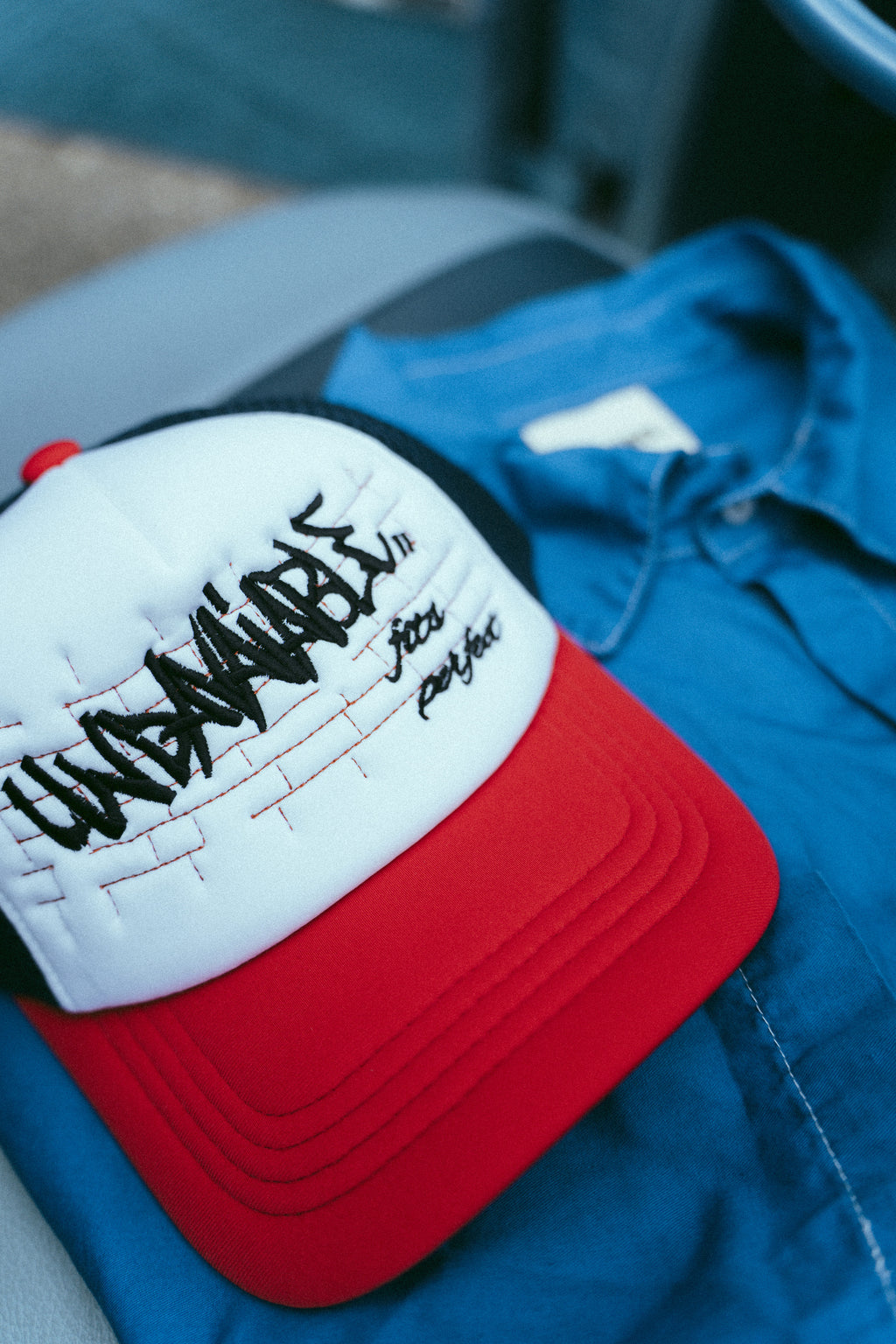 UNDAVAIABLE TRUCKER HAT