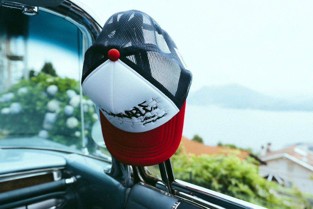 UNDAVAIABLE TRUCKER HAT