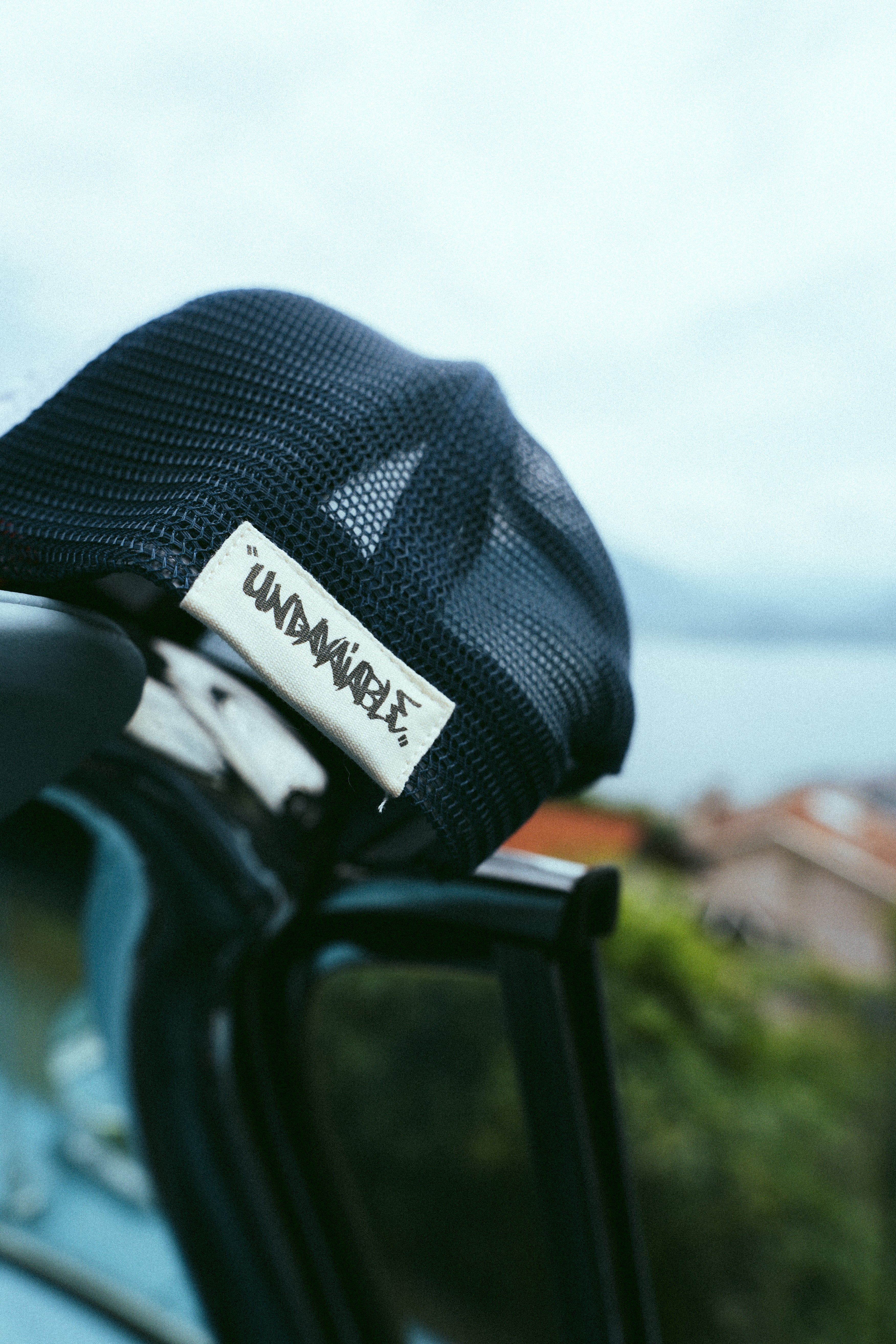 UNDAVAIABLE TRUCKER HAT