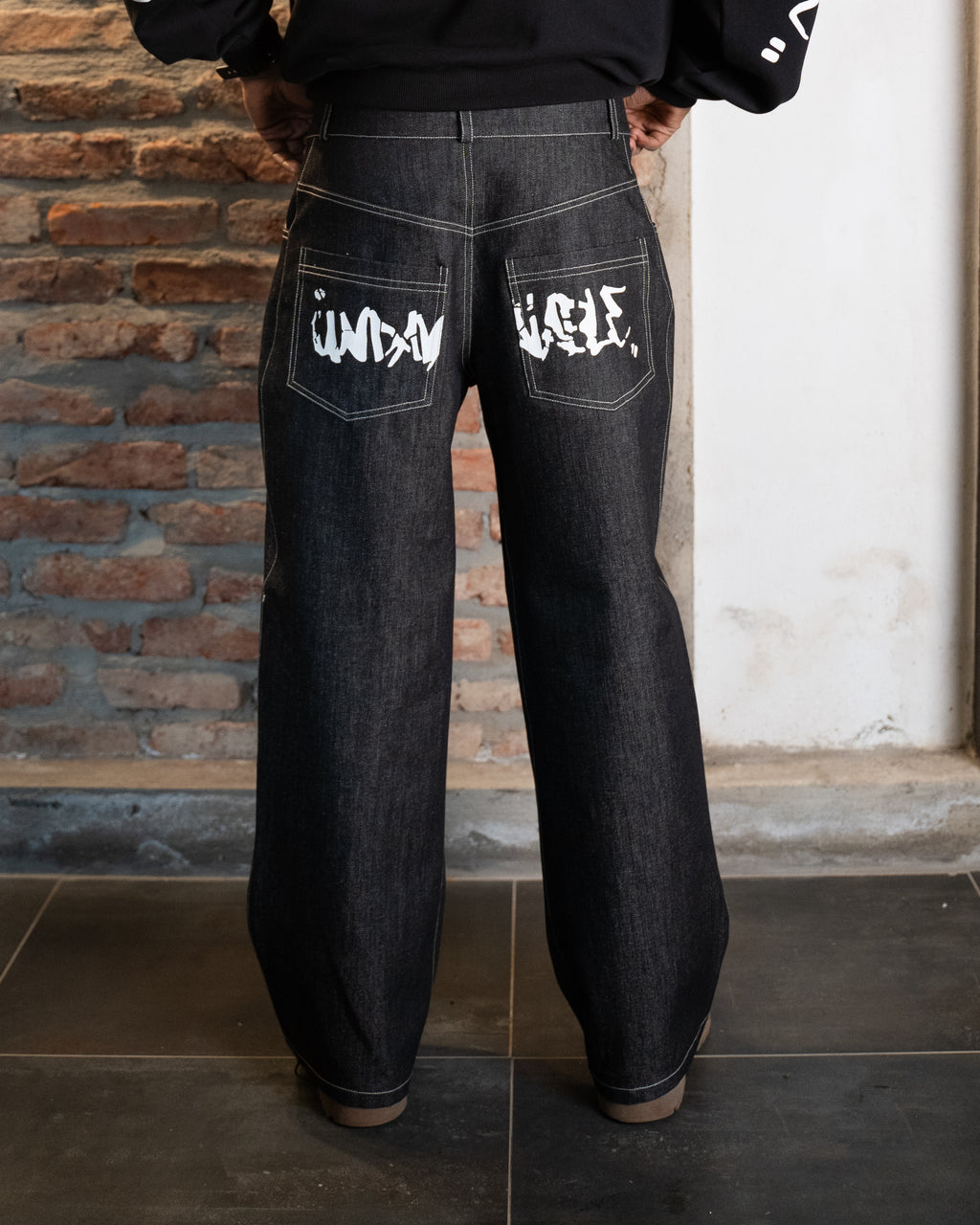 UNDAVAIABLE SUPER BAGGY DENIM