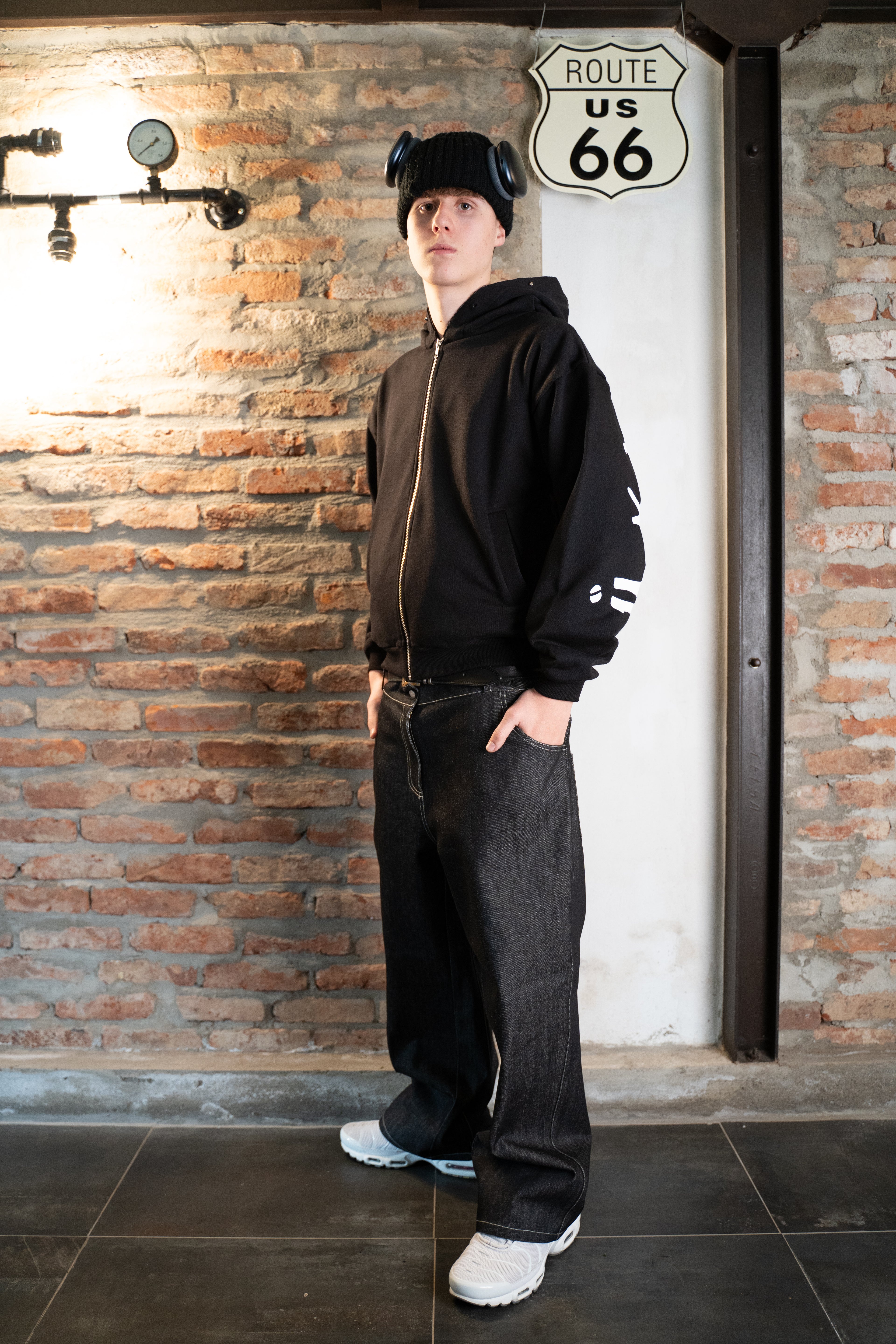 UNDAVAIABLE HOOD-IE